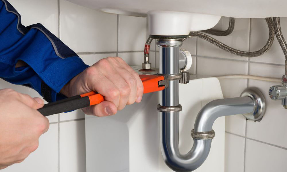 emergency-plumbing-in-houston:-quick-fixes-and-when-to-call-a-pro